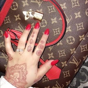 Meet your Posher, Ahlam